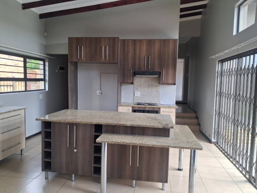 To Let 3 Bedroom Property for Rent in Hillside Free State